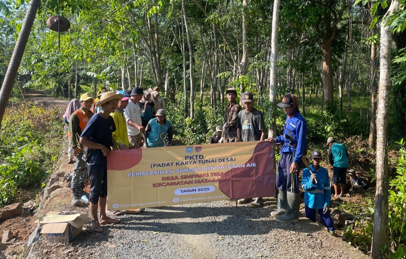 Pemdes Simpang Tiga Gerak Cepat Tangani Sumbatan Gorong-Gorong Melalui Program PKTD
